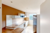 Küche - Moderne Büro-/Praxiseinheit mit Balkon und Stellplätzen