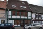 Frontansicht - Reihenmittelhaus mit Sanierungsbedarf