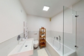 Badezimmer - Sanierte 4-Zimmer-Wohnung mit Süd-Balkon