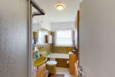 Badezimmer - 3-Zimmer-Wohnung mit Süd-Balkon und Garage